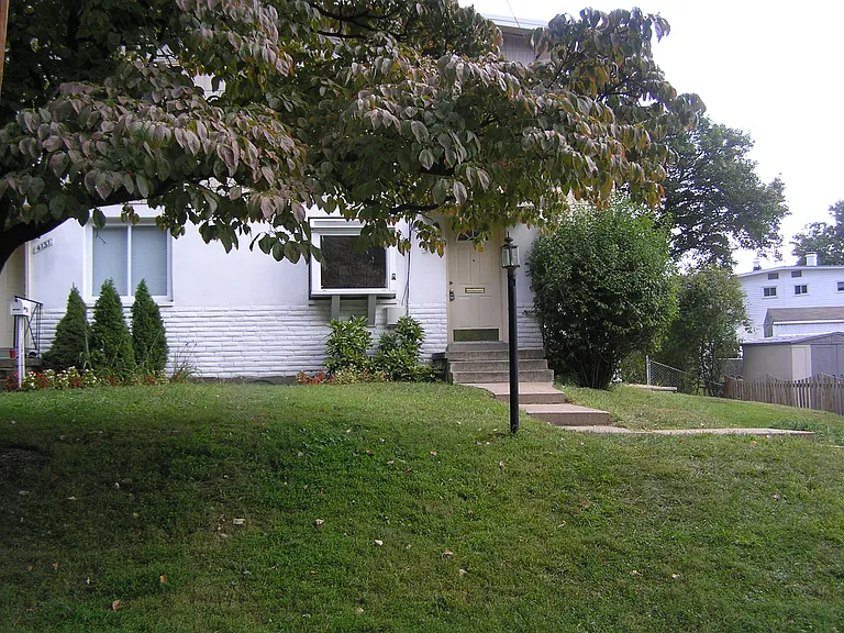 4131 Leonard Dr — Photo 2