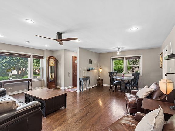 3rd image of 1901 Newton Ave