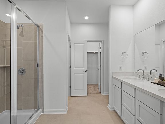 4th image of 802 Papaya Dr