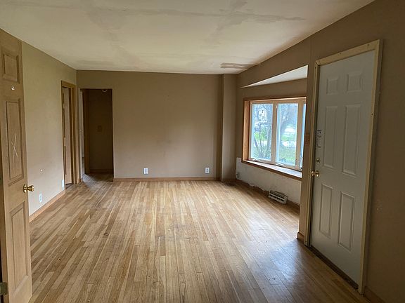 3rd image of 15308 Le Claire Ave