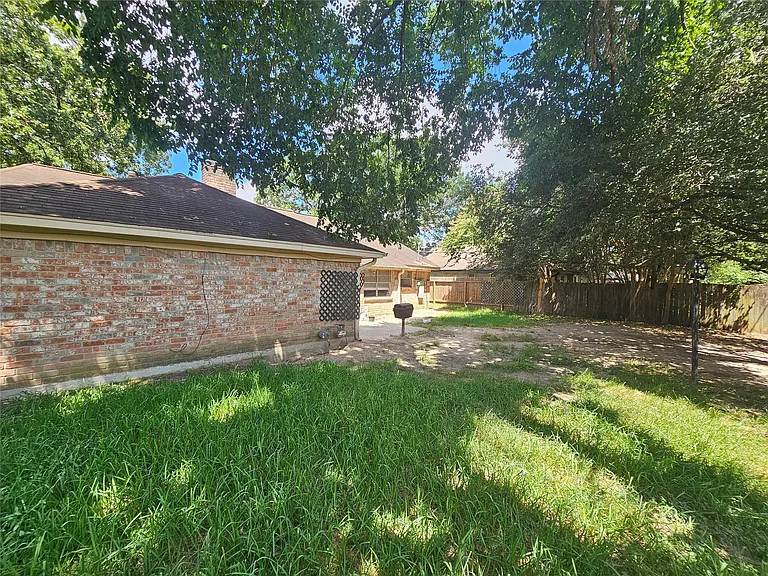 29402 Loddington St — Photo 10