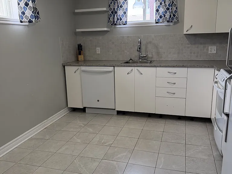 1199 Old Montreal Rd #B — Photo 6