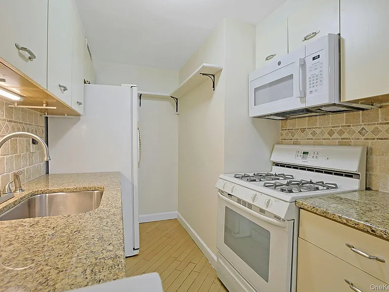 1270 North Ave #2L — Photo 11