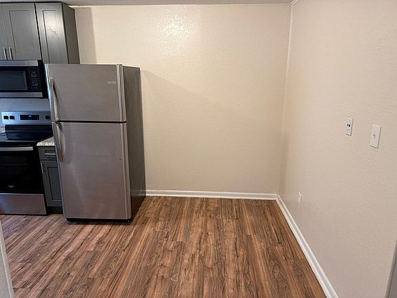 5th image of 5540 N Broadway St APT 15