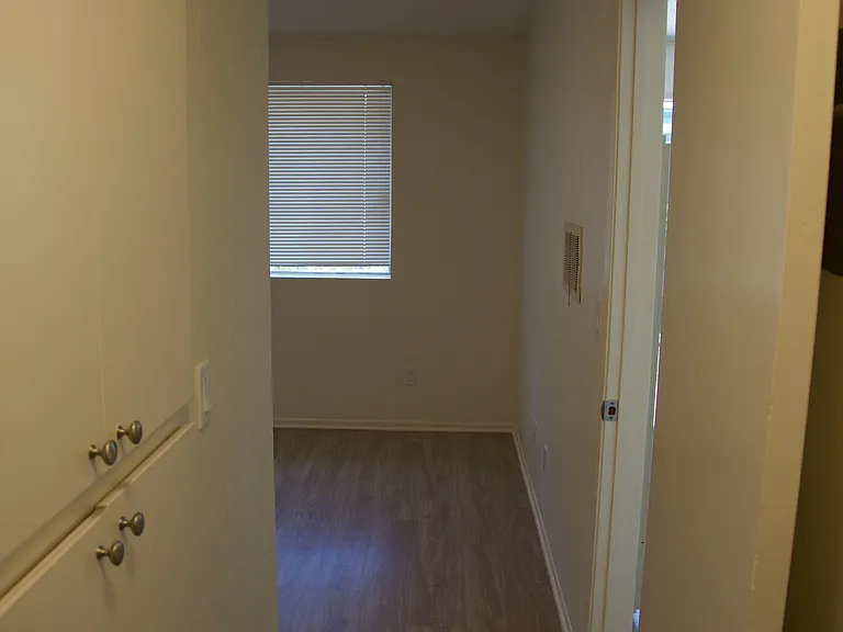 917 E Gutierrez St #917B — Photo 12