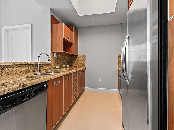 4th image of 410 Evernia St APT 803