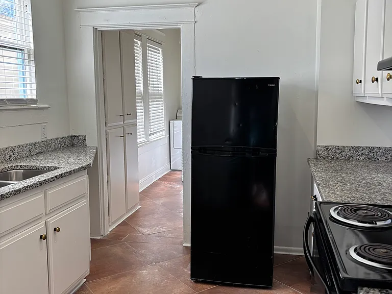 2052 Dauphin St #B — Photo 7