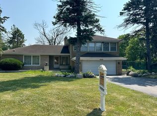3621 Whirlaway Dr, Northbrook, IL 60062