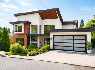 955 Forest Hills Dr, North Vancouver, BC V7R1N4