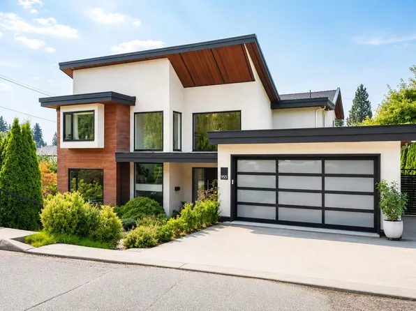 955 Forest Hills Dr, North Vancouver, BC V7R 1N4