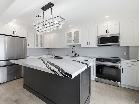 4th image of 157 Sportsmans Avenue