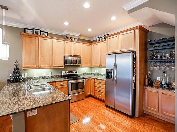 5th image of 109 S Melville Ave APT 2
