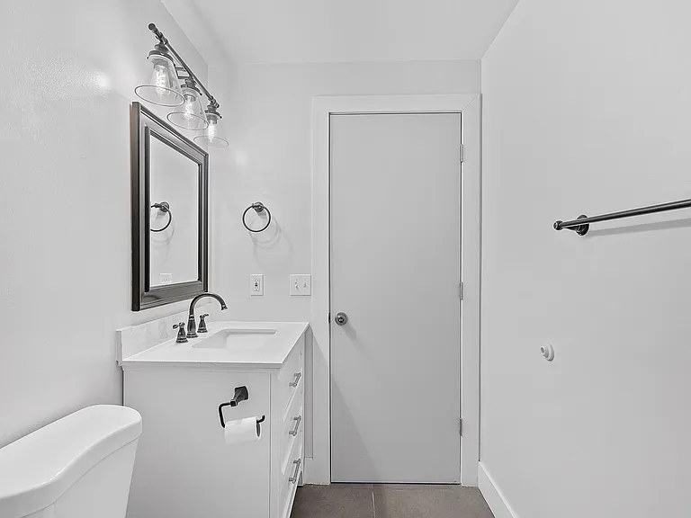 Parkway Apartments — Photo 4