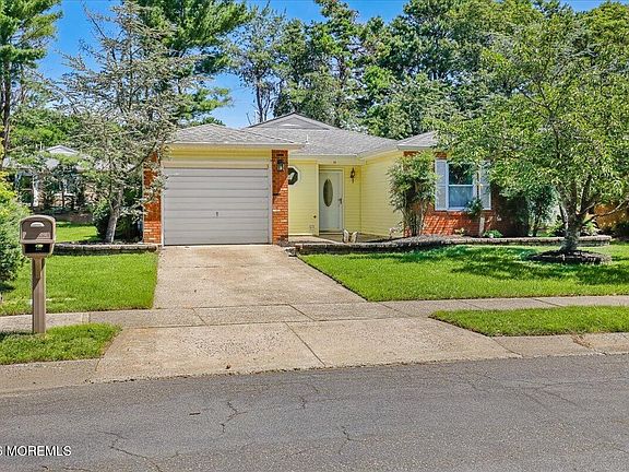2nd image of 14 Ashford Drive