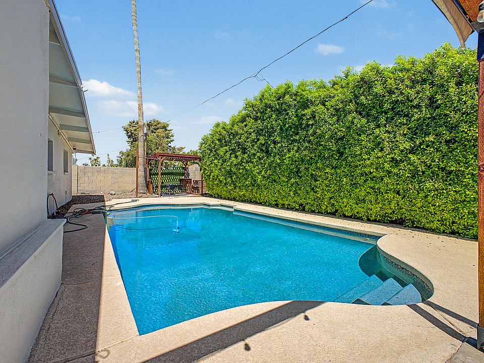 1st image of 3650 E Poinsettia Dr