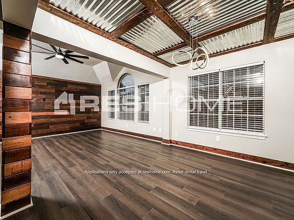5th image of 613 English Oak Dr