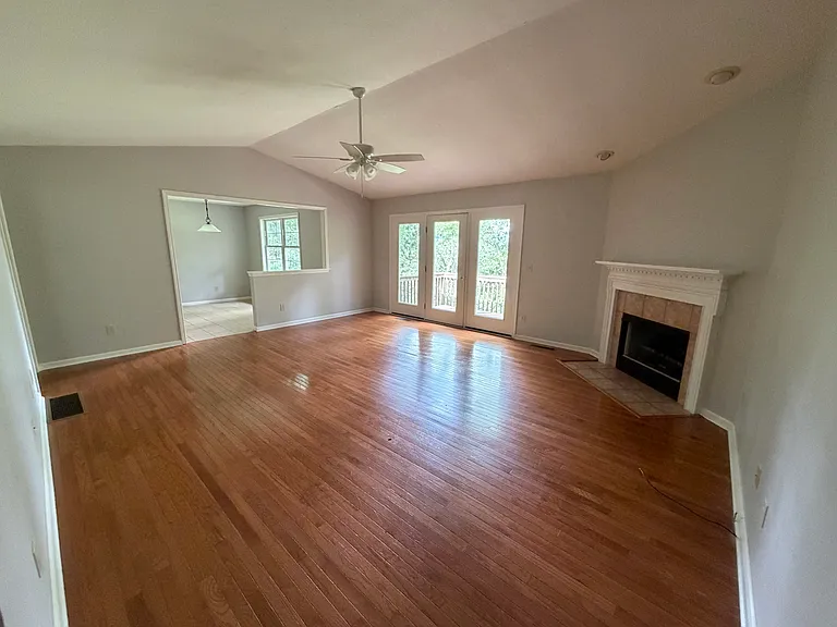 172 Mount Royal Dr — Photo 5