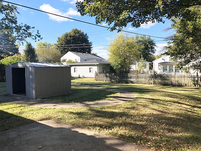 2408 E 8th St — Photo 16