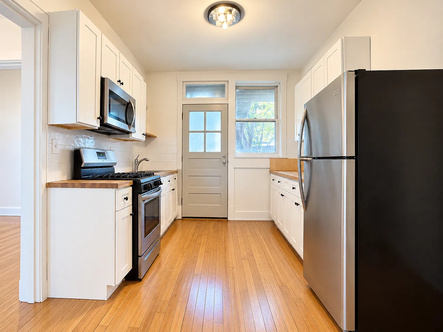 2 bed, 900 sqft, $1,490 — Photo 3