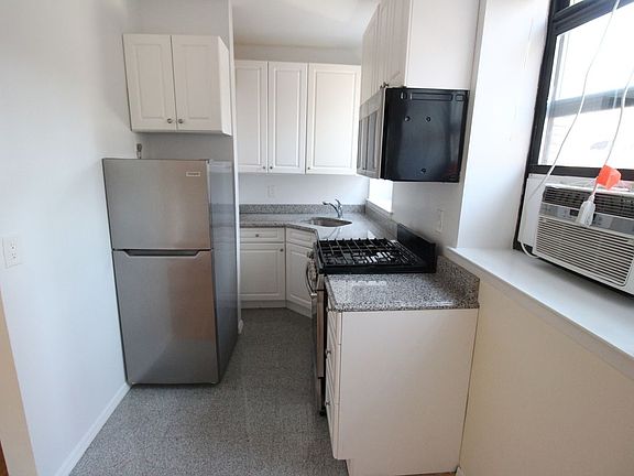 4th image of 201 W 101st St APT 3B