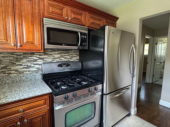 5th image of 2819 W Thirteen Mile Rd APT 12