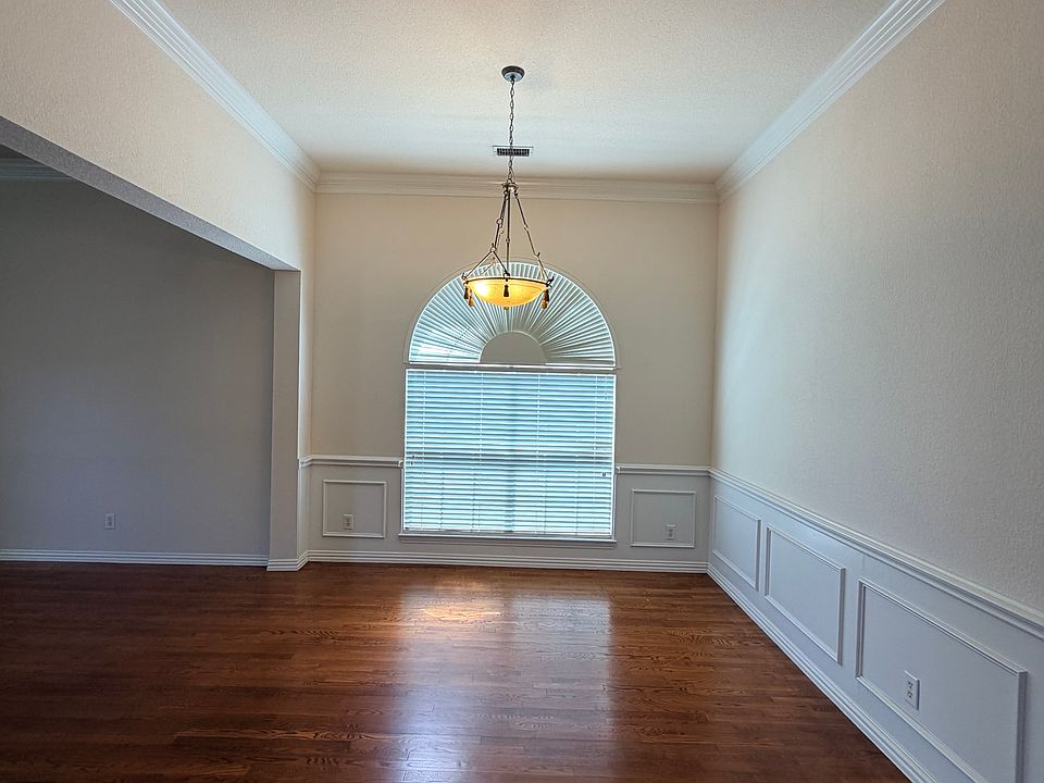 1st image of 7531 Larchmont Dr