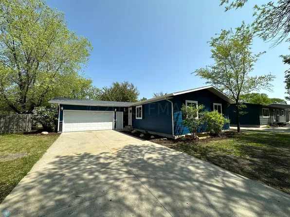 245 32nd Ave N, Fargo, ND 58102