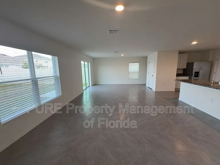 8702 SW 46th Ave — Photo 5