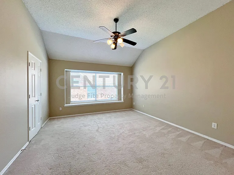 7700 Glenoaks Dr — Photo 11