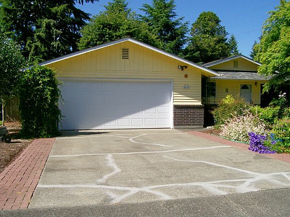 2nd image of 4038 Oriental Dr NE