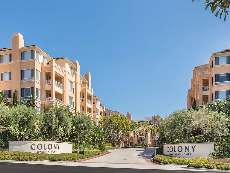 Colony at Fashion Island — Photo 6