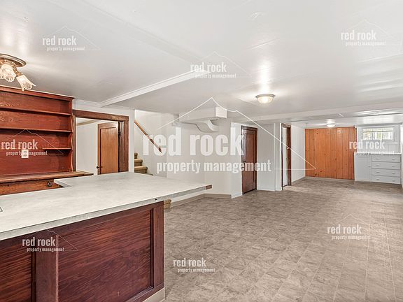 3rd image of 402 E Baldwin Ave