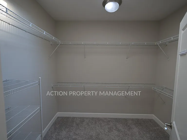 103 E Cobblestone Ln — Photo 33