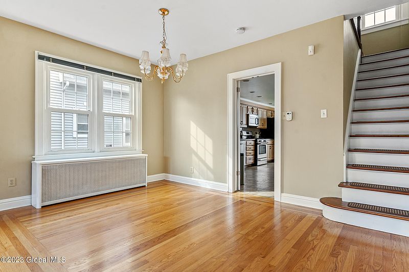 5th image of 112 Cardinal Avenue