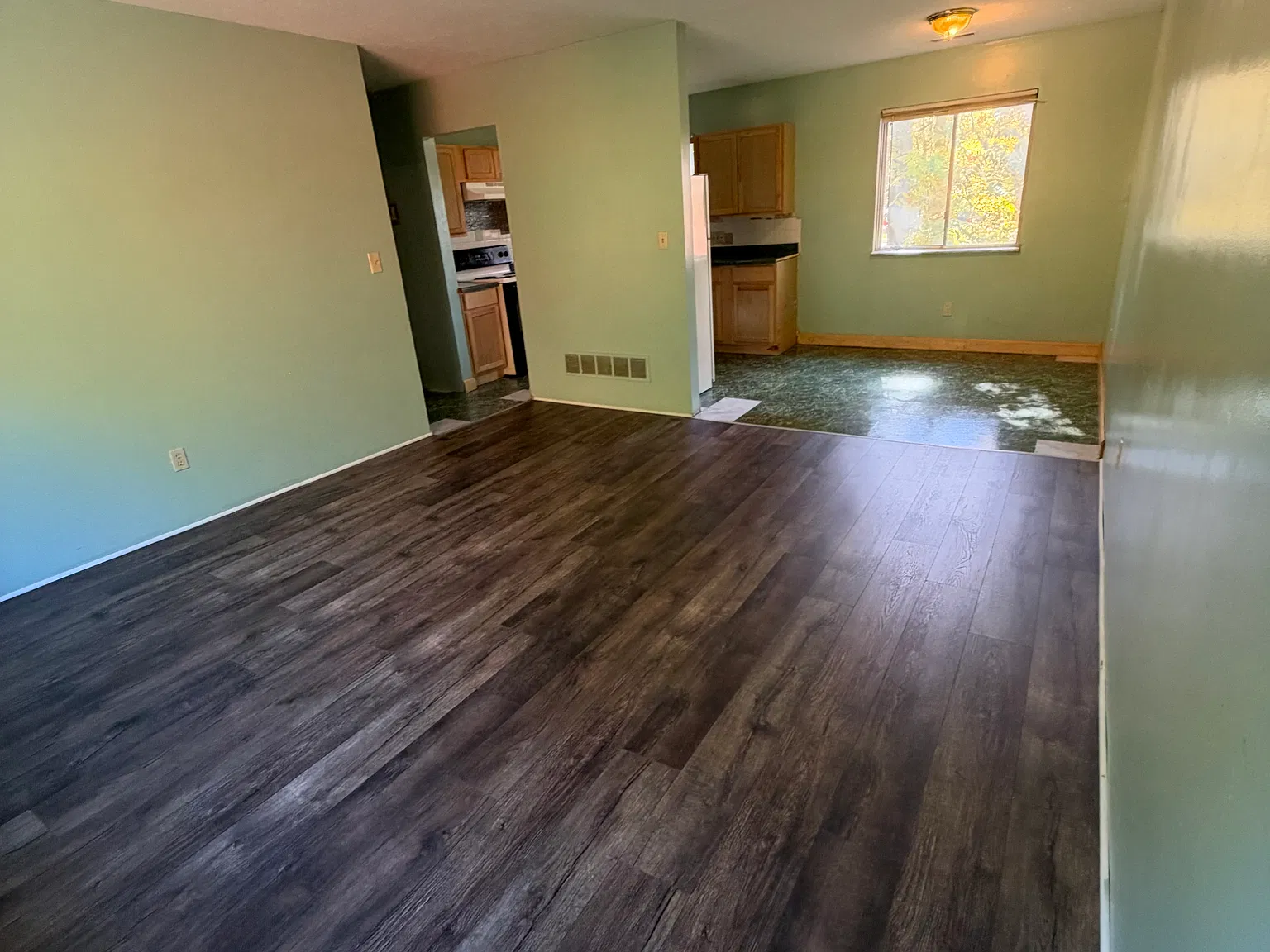 1120 Maryville Ave — Photo 3
