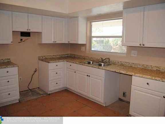 3rd image of 7541 Dilido Blvd