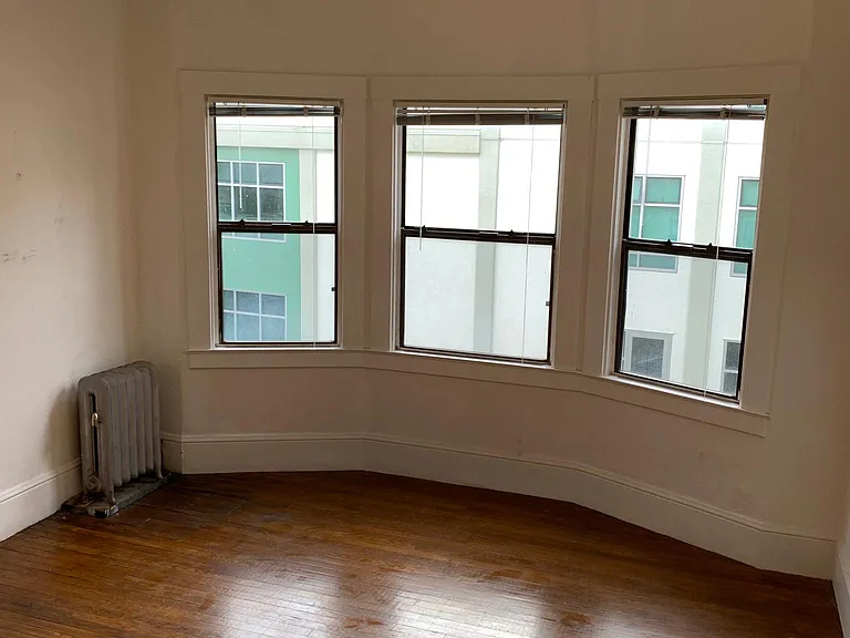 1907 Center St #11 — Photo 1