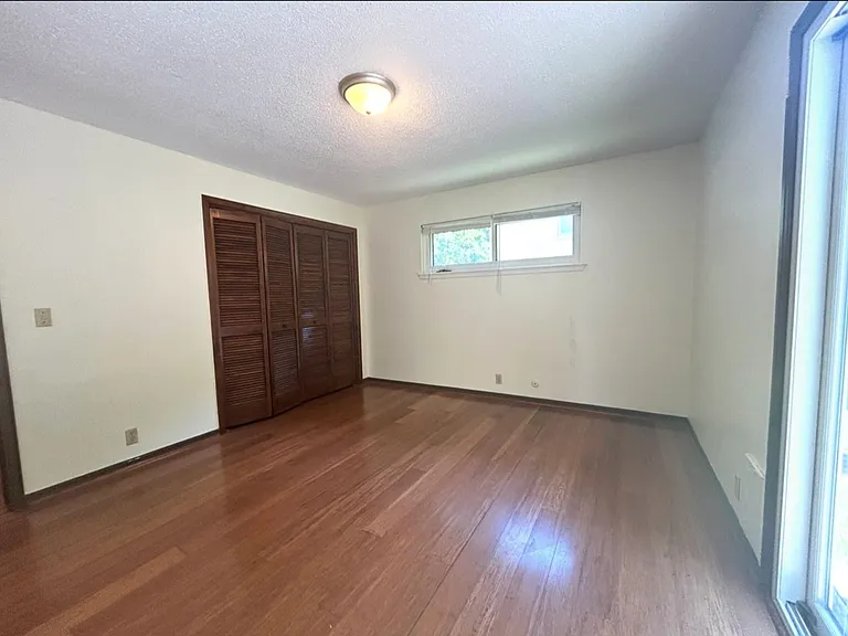 821 E Lakeside Dr — Photo 19