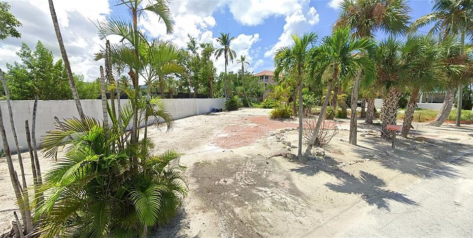 2nd image of 128 STRANDVIEW AVENUE