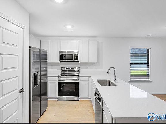 5th image of 182 Labrador Ln