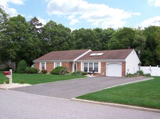 84 Manchester Ln, Stony Brook, NY 11790