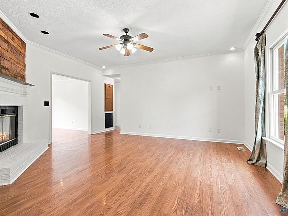 5th image of 423 Ariel Dr NW