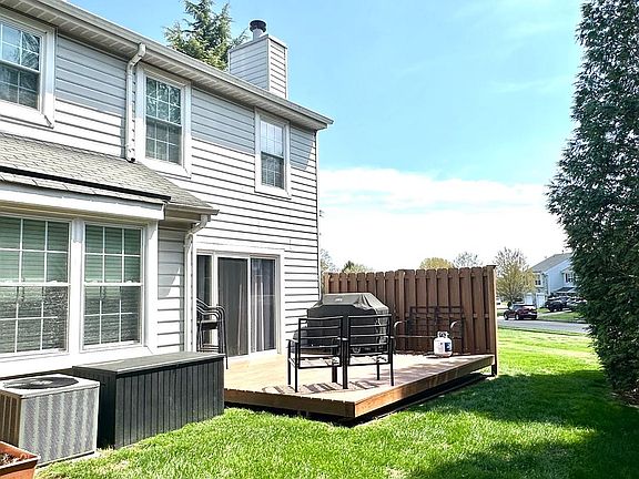 4th image of 453 Marion Ct