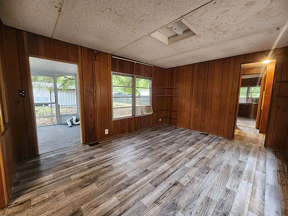 5th image of 500 SE 129th Ct