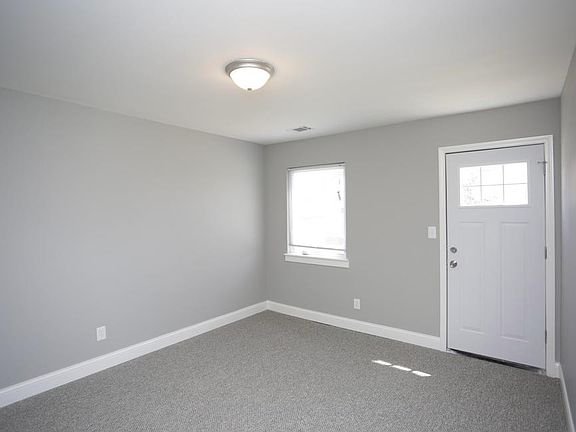 4th image of 100 W 38th St