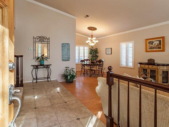 5th image of 23935 Stagg St