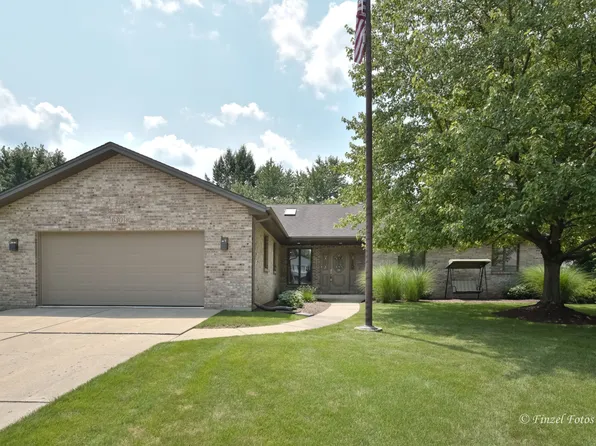 630 Canyon Ln, Elgin, IL 60123