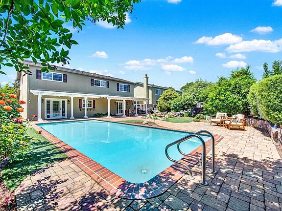 4th image of 4090 Fairfax Drive