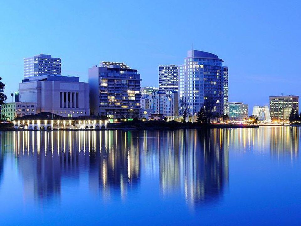 Twilight view across Lake Merritt to Essex