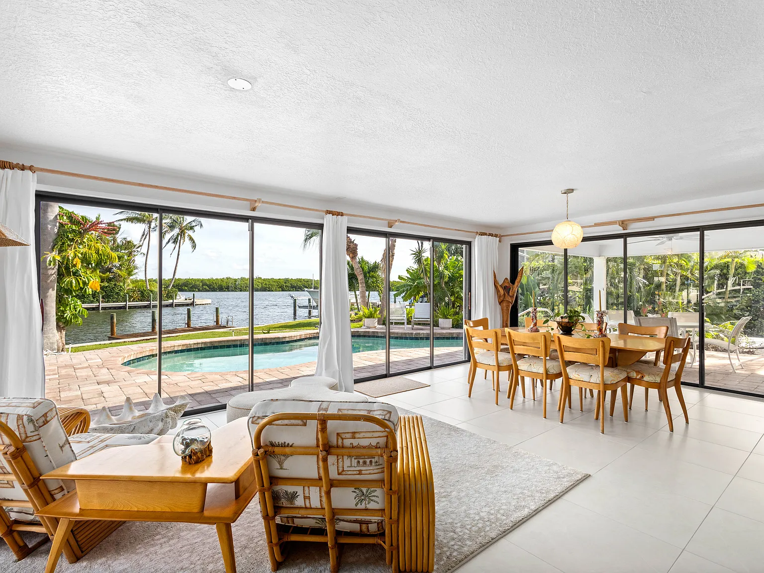 4 bed, 3975 sqft, $30,000 — Photo 3